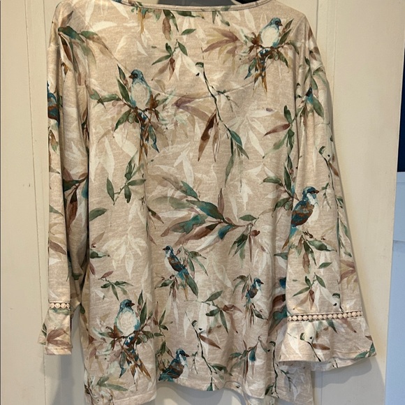 Alfred Dunner Floral Bird Print Women's Top - Cream and Green - Picture 6 of 6